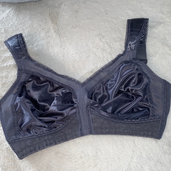 36D Playtex Comfy padded Straps Unlined wireless bra - Picture 1 of 3